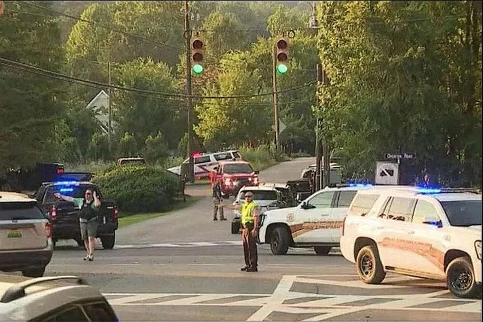 MENYERANG SENDIRIAN: Kapten Polis bandar Vestavia Hills, Encik Shane Ware, memberitahu media penyerang yang bertindak sendirian itu memasuki Gereja St Stephen Episcopal dan mula menembak secara rambang. - Foto ANTJA10/TWITTER