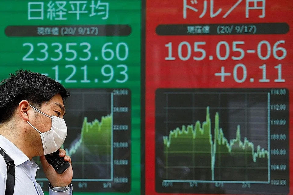 EKONOMI BERTAMBAH BURUK: Hampir 500 perniagaan di Jepun muflis ekoran kemerosotan ekonomi disebabkan pandemik Covid-19 yang berterusan sejak Februari, menurut agensi berita Sputnik. - Foto REUTERS