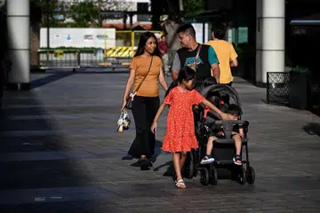 Dengan adanya Skim Keluarga Besar, ibu bapa akan menerima sokongan kewangan tambahan sehingga $16,000 bagi setiap anak ketiga dan seterusnya.