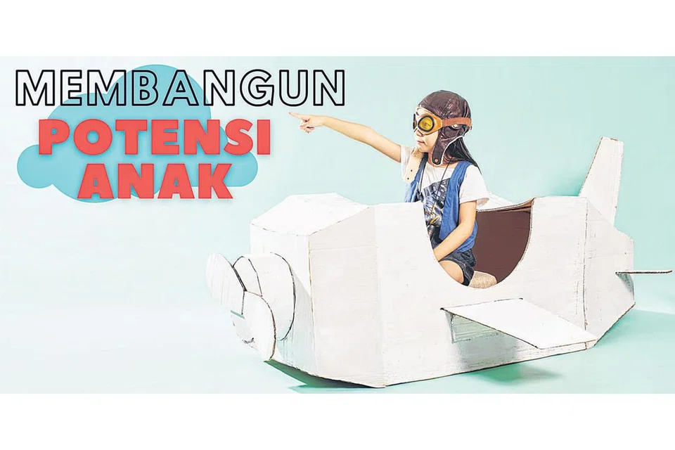 SESUAIKAN KONTEKS: Kandungan buku 'Songkok Haji Agil' banyak menggunakan perkataan yang diulang-ulang bagi mempermudah pembaca cilik mengingati perkataan tersebut. - Foto OPENSCHOOLBAG.COM.SG MENARIK: Buku 'Songkok Haji Agil' merupakan antara buku yang digemari anak penulis, Ilyas Khalid, sehingga dia gemar mengenakan songkok ke mana jua dia pergi termasuk ke sekolah. - Foto BH oleh SHAHIDA SARHID