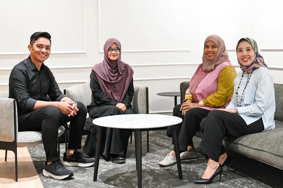 (Dari kiri) Encik Didicazli Cindy Ismail, Ustazah Dr Nur ‘Alaniah Wahid, Cik Saleemah Ismail dan Cik Aidaroyani Adam mengetuai tiga kumpulan sokongan baru yang dilancar semasa ‘Forum Rangkaian Pemulihan Pertubuhan Melayu/Islam 2024’ yang diadakan di ibu pejabat Kementerian Ehwal Dalam Negeri (MHA) di Irrawaddy Road, pada 25 September. 