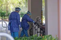 TIMBUL KEPRIHATINAN: Ujian secara agresif di institusi penjagaan kesihatan dan rumah penjagaan mungkin sebab kelompok jangkitan Covid-19 dikesan di tempat sedemikian, namun kemunculan kelompok tersebut merupakan satu keprihatinan. - Foto BH oleh KEVIN LIM