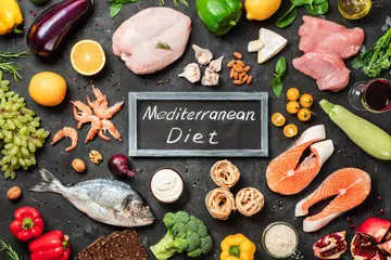 DIET PENYELAMAT: Makanan Mediterranean yang meliputi makanan laut, minyak zaitun, sayur-sayuran dan kacang dikatakan dapat mengurangkan risiko demensia.