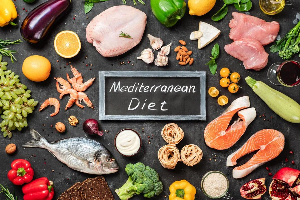 DIET PENYELAMAT: Makanan Mediterranean yang meliputi makanan laut, minyak zaitun, sayur-sayuran dan kacang dikatakan dapat mengurangkan risiko demensia.