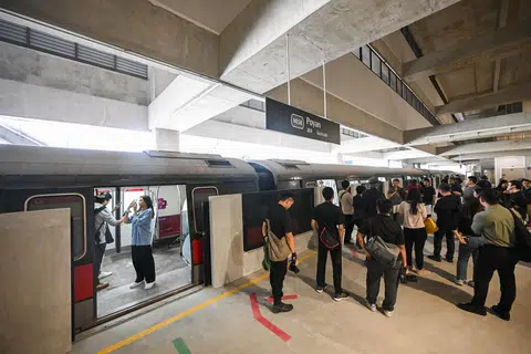 Antara dua ‘stesen MRT’ yang terletak di ‘hab pengangkutan bersepadu’ Bandar Safti disediakan bagi latihan askar SAF. 