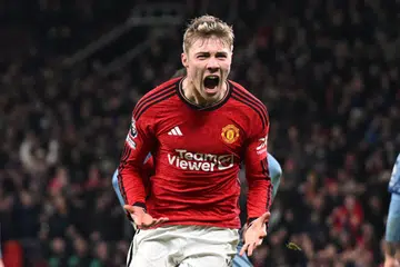 TITIK KEBANGKITAN: Penyerang Manchester United, Rasmus Hojlund, meraikan gol liga perdana pertama beliau, yang membantu United atasi Aston Villa 3-2. Ramai yang rasakan gol itu merupakan titik kebangkitan Hojlund untuk mula menjaringkan lebih banyak gol untuk United.