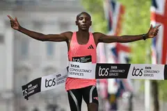 Sabastian Sawe mencipta sejarah di Maraton London dengan menjadi atlet pertama yang berlari maraton di bawah dua jam dengan catatan masa satu jam 59 minit 30 saat.