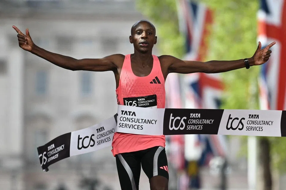 Sabastian Sawe mencipta sejarah di Maraton London dengan menjadi atlet pertama yang berlari maraton di bawah dua jam dengan catatan masa satu jam 59 minit 30 saat.