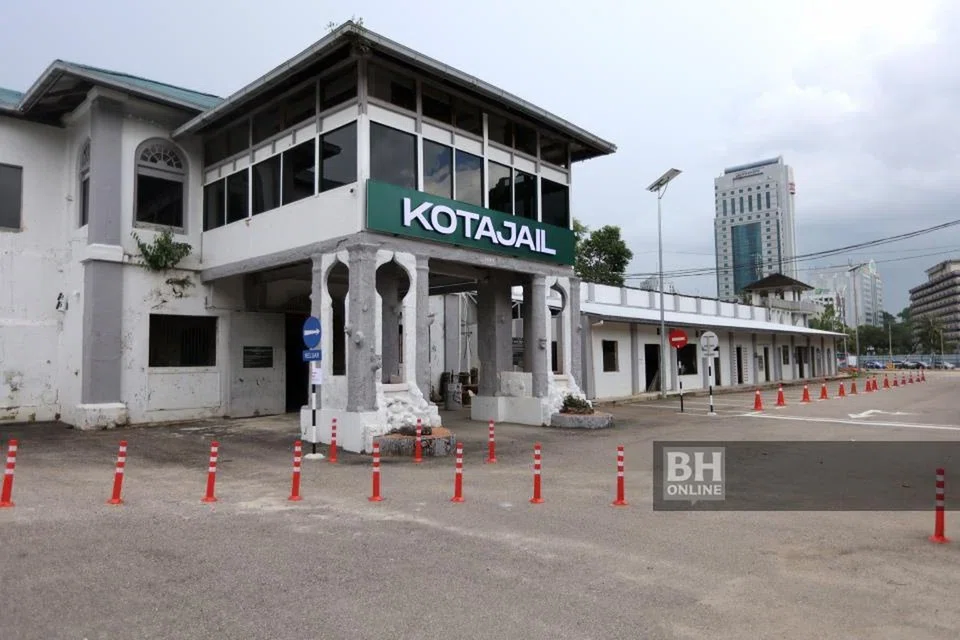 Kota Jail, Penjara Ayer Molek, banduan, tulisan tembok