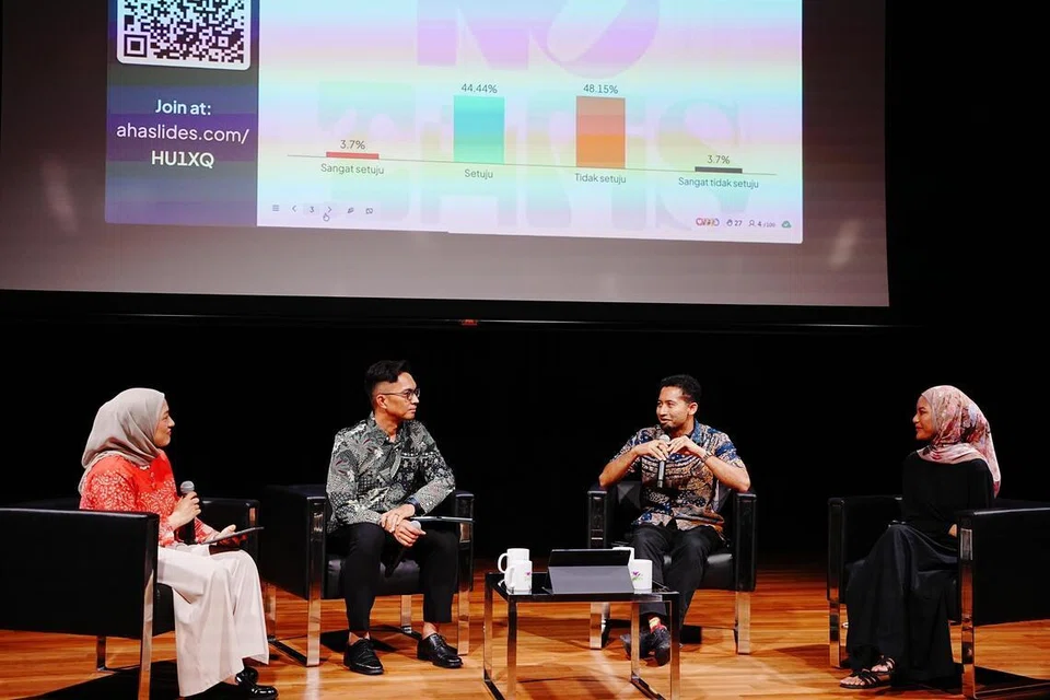 Podcast langsung Berita Harian (BH) bertajuk, ‘Minat Warisan Budaya, Belia Boleh Berjaya?’, sempena Festival Belia (Dikir Singapura) 2026 di Taman Warisan Melayu pada 11 Julai menampilkan (dari kiri) penerbit NoTapis BH selaku moderator, Cik Natasha Mustafa; Pengarah Eksekutif Persatuan Persuratan Pemuda Pemudi Melayu (4PM), Encik Didicazli Ismail; pengasas syarikat teknologi dan arkitek data, Encik Shamir Rahim; dan tukang karut muda daripada Politeknik Republic, Cik Nur Syahindah Aqilah Zakaria.
