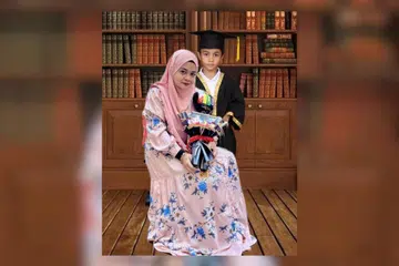 Gambar yang disunting Cik Ismanira Abdul Manaf bersama anaknya, arwah, Zayn Rayyan Abdul Matin.