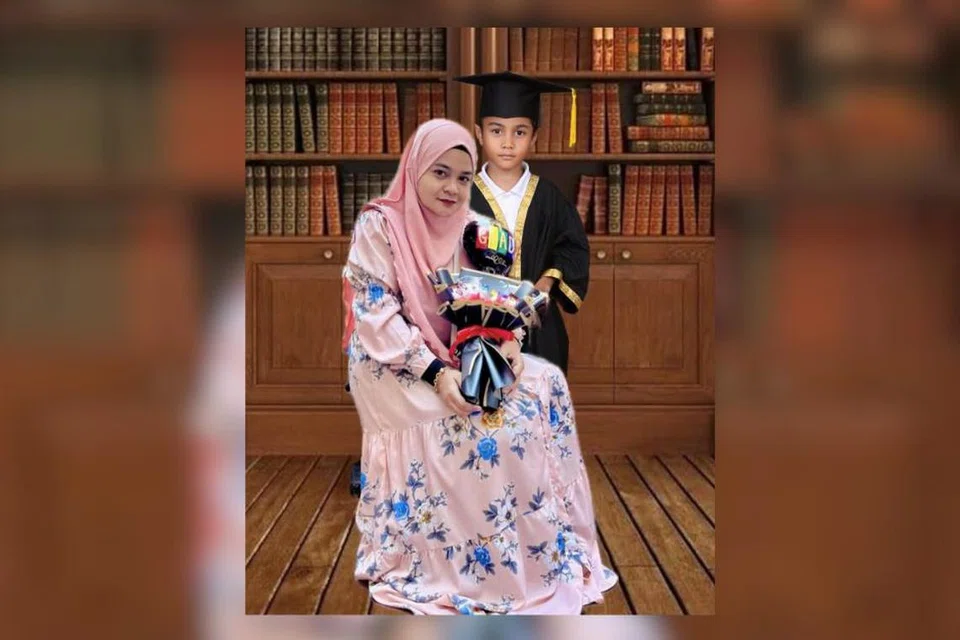 Gambar yang disunting Cik Ismanira Abdul Manaf bersama anaknya, arwah, Zayn Rayyan Abdul Matin.