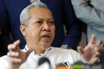 Tan Sri Annuar Musa disiasat berkaitan "isu rasuah dan salah guna kuasa melibatkan penajaan pasukan bola sepak Kelantan", menurut SPRM. 