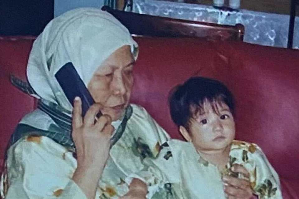 Antara perkara yang paling dirindui atlet karate Singapura, Marissa Hafezan (di pangkuan nenek), tentang menyambut Hari Raya di Singapura adalah meluangkan masa bersama neneknya, Allahyarhamha Joriah Md Noor, yang meninggal dunia pada 2021. 