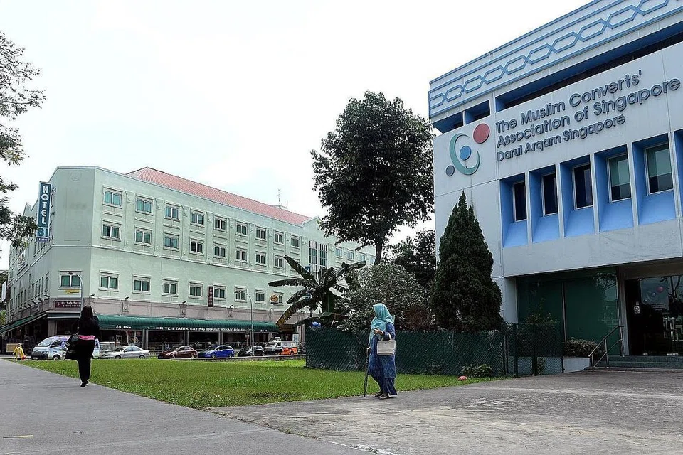 BANGUNAN DARUL ARQAM: Ibu pejabat pertubuhan itu terletak di 32, Onan Road, tidak jauh dari bangunan Wisma Geylang Serai. - Foto fail