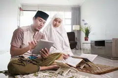 Al-Quran menjadi panduan bagi manusia dalam setiap aspek kehidupan. Ia termasuk akidah atau kepercayaan, ibadah, akhlak dan muamalat atau urusan kehidupan manusia yang berkaitan dengan kegiatan harian – daripada urusan peribadi hingga sistem pemerintahan.
