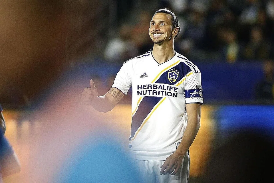 INGIN KEMBALI KE OLD TRAFFORD: Ibrahimovic menjaringkan 28 gol dalam penampilannya pada musim 2016-17 ketika bersama United sebelum bergelut dengan kecederaan kaki. - Foto AFP