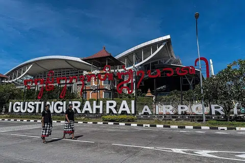 SEPI: Lapangan Terbang Antarabangsa Ngurah Rai, yang kendalikan sekitar 50,000 penumpang domestik dan antarabangsa setiap hari, ditutup kepada semua perjalanan udara, kecuali darurat, dari subuh Rabu hingga terbit matahari pada Khamis. - Foto AFP