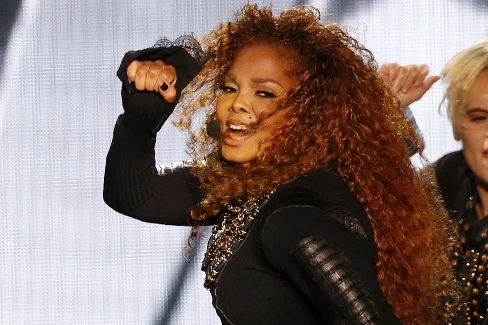 BAKAL IBU: Janet Jackson yang telah memulakan siri konsert bergeraknya akan berehat seketika daripada sebarang persembahan kerana dilaporkan hamil buat kali pertama. - Foto AFP
