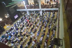 Melakukan amal ibadah seperti membaca Al-Quran, bersedekah dan menunaikan solat sunat sangat digalakkan pada bulan mulia ini, khususnya pada 10 malam terakhir Ramadan.