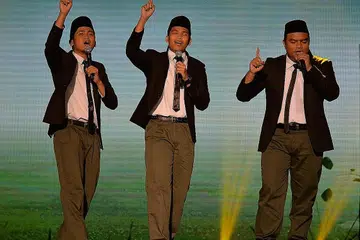 UNIC UNIK: Kumpulan UNIC, yang terdiri daripada (dari kiri) Wan Najdi Wan Mohd Noh, Mohd Fakhrul Radi Khamarudin dan Bazli Hazwan Che Osman, menyerlah disebabkan faktor harmoni suara dan juga lawak jenaka yang disisipkan. - Foto ZAINAL YAHYA