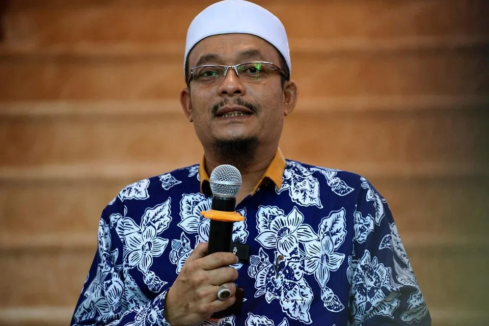 Ustaz Kasim berkata penarikan dirinya dibuat atas dasar prinsip tidak mahu bertanding di kerusi Parlimen mahupun Dewan Undangan Negeri (DUN) yang turut meletakkan adik-beradiknya sebagai calon.