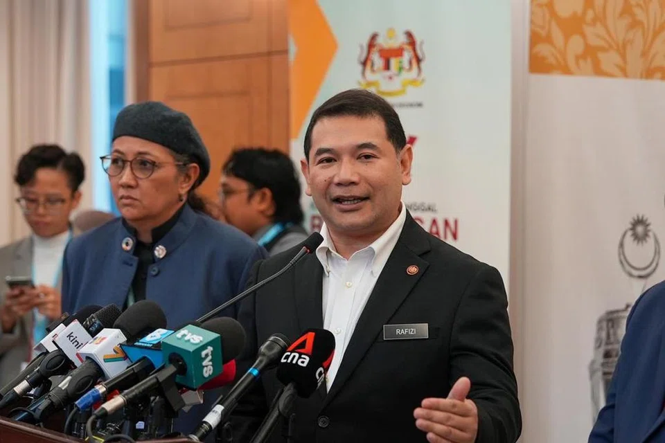 TAK SETUJU PENGAMPUNAN: Timbalan Presiden Parti Keadilan Rakyat (PKR), Encik Rafizi Ramli, tegaskan Pakatan Harapan tidak bersetuju dengan pengampunan mantan Perdana Menteri Malaysia, Datuk Seri Najib Razak.