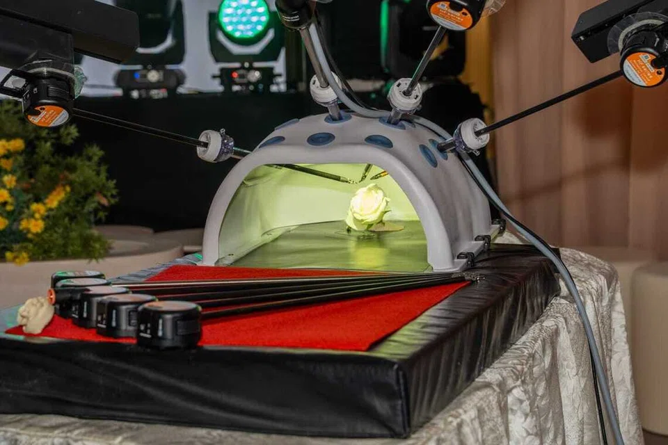 Minat terhadap pembedahan dibantu robot meningkat seiring pertambahan penyakit kronik, penuaan penduduk dan tuntutan terhadap kaedah rawatan yang kurang invasif.