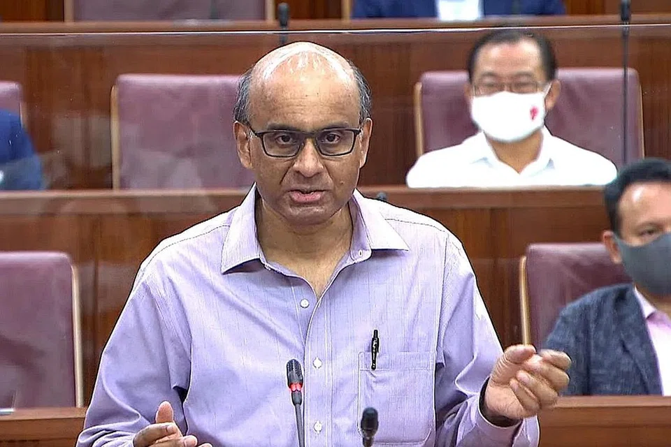 BIDAS: (Atas) Encik Tharman berkata Model Gaji Progresif (PWM) adalah lebih baik dari gaji minimum. - Foto GOV.SG