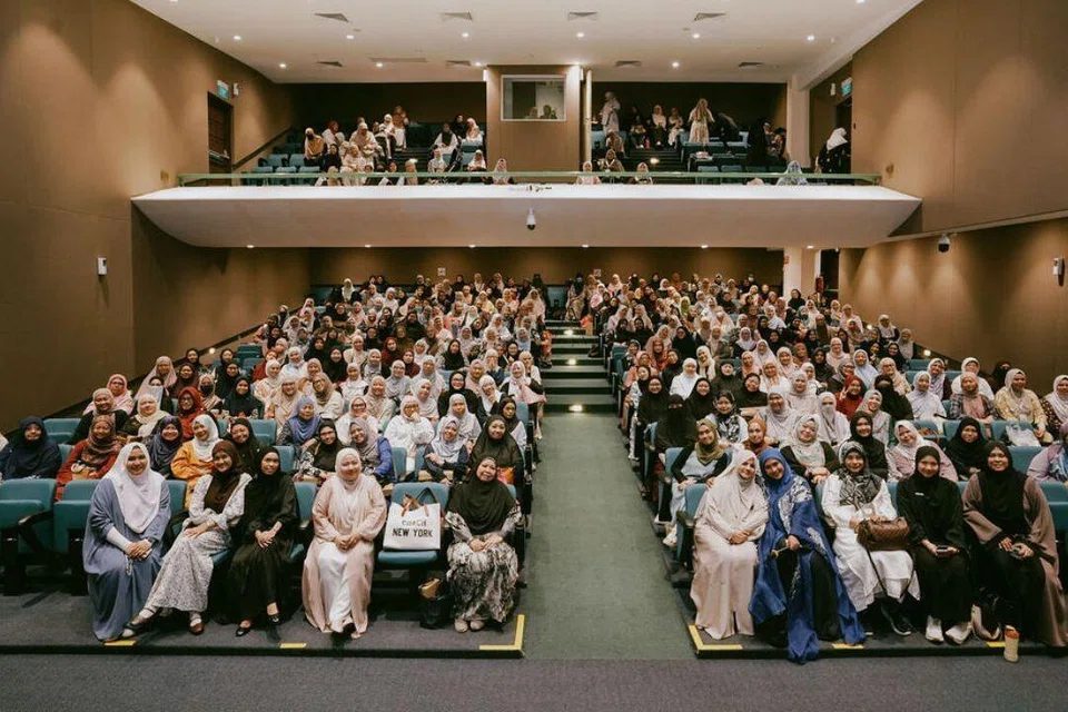 Sebahagian daripada hadirin yang hadir di Konvensyen Muslimah 2025 anjuran Masjid Jamiyah Ar Rabitah di Auditorium Masjid Sultan pada 15 November.