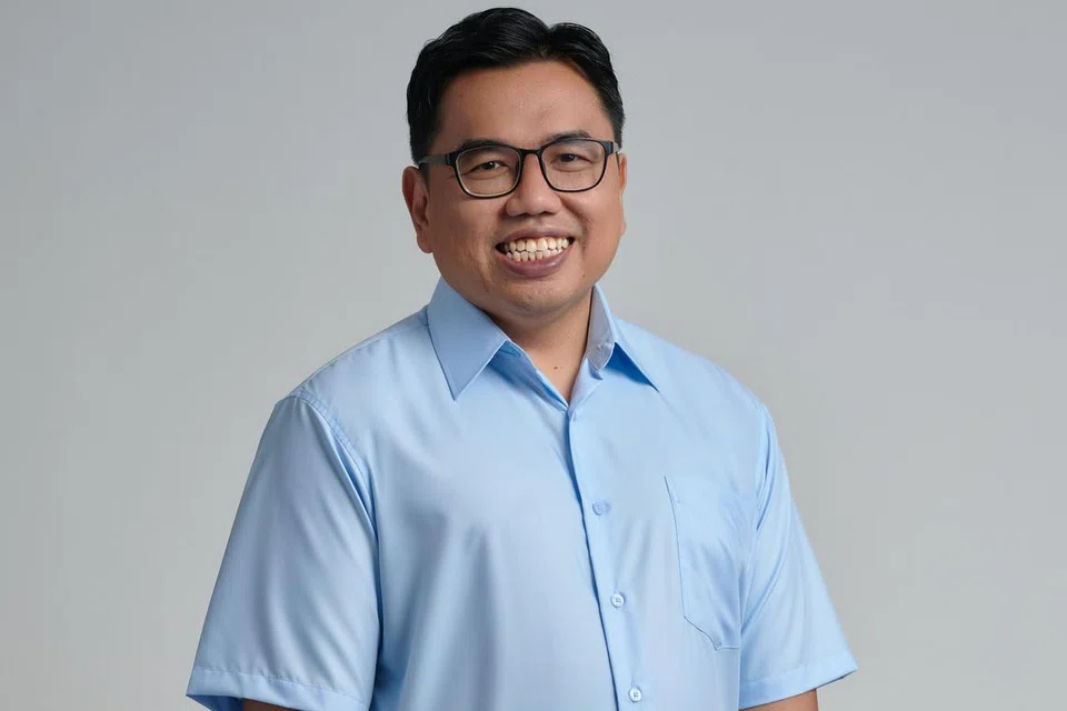 Encik Fadli Fawzi merupakan calon WP di GRC Aljunied.