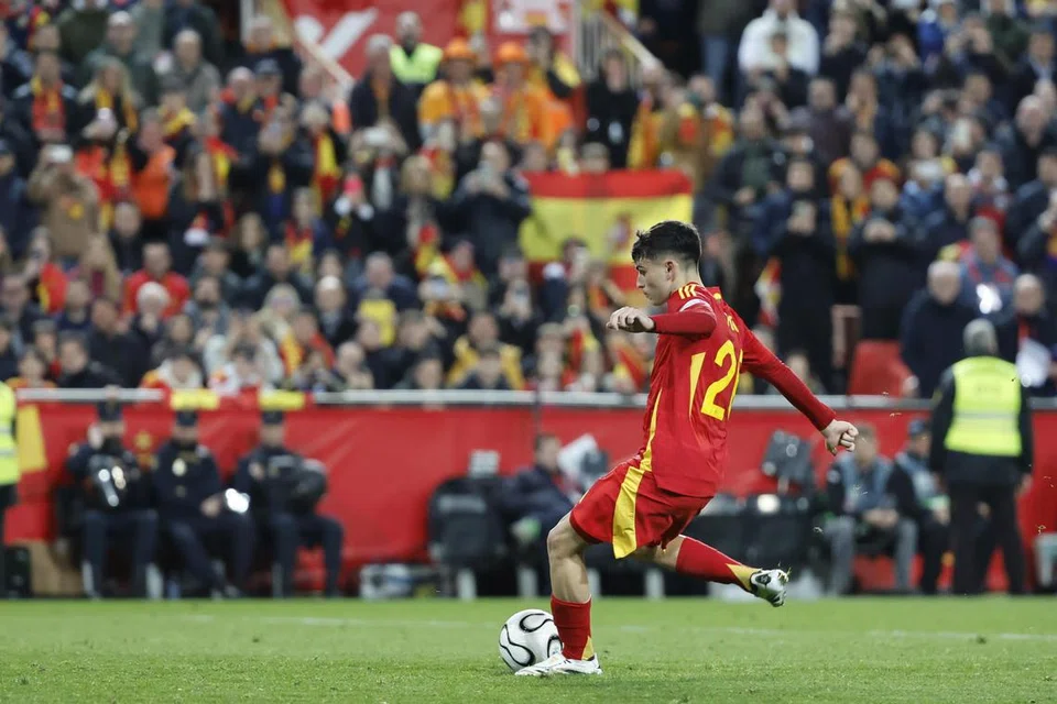 Pemain tengah Sepanyol, Pedri, menjaringkan sepakan penalti terakhir untuk menempatkan Sepanyol ke separuh akhir Liga Negara-Negara menentang Perancis. 