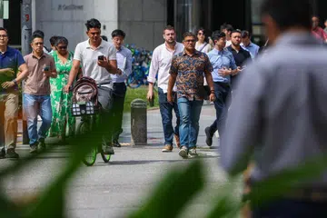 Daripada 93 pegawai GovTech yang diberhentikan itu, 36 akan meninggalkan lembaga itu dengan serta-merta (now) manakala baki 57 bakal pergi kemudian.