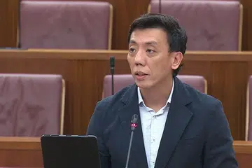 Menteri Negara Kanan (Kewangan), Jeffrey Siow, Parlimen.