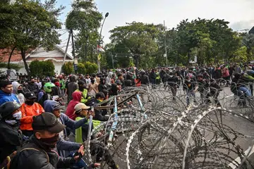 penunjuk perasaan, indonesia, surabaya