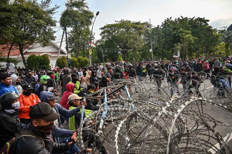 penunjuk perasaan, indonesia, surabaya