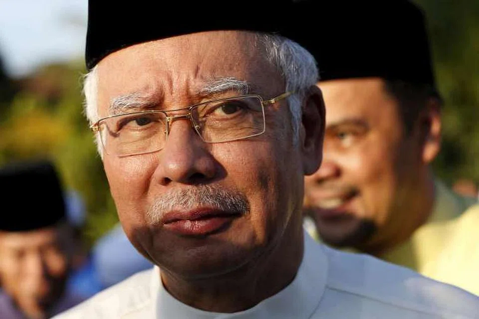 Datuk Seri Najib Razak tiba bagi satu sidang akhbar di sebuah masjid di luar Kuala Lumpur pada 5 Julai. 