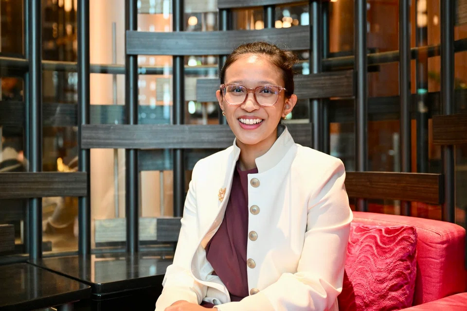 Pelajar PhD Universiti Nasional Singapura (NUS), Cik Afiqah Nur Fitri Suhaiemi, pernah menggalas peranan sebagai mantan ketua ahli ekonomi di Kementerian Pembangunan Sosial dan Keluarga (MSF).