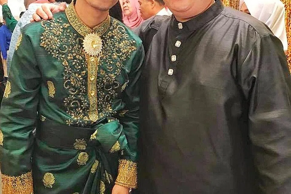 PEMINAT SETIA: Encik Mohammad Zahid Mohd Ali, Pengasas dan penganjur acara dari Makmok Productions yang merupakan juga peminat tegar Khai Bahar dan telah menganjurkan hampir 10 mini konsert bagi penyanyi kesayangannya ini.- Foto 2017 MAKMOK PRODUCTIONS
