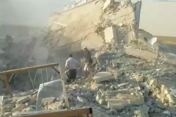 Gambar yang dikeluarkan pasukan Houthi pada 7 September 2026 menunjukkan kerosakan pada penjara pusat di Al-Hazm, wilayah Al-Jawf, Yemen. Houthi yang disokong Iran menuduh Arab Saudi melancarkan serangan udara di beberapa kawasan di Yemen, ketika pertempuran dengan pasukan pemerintah yang disokong Saudi semakin sengit bagi menguasai kawasan sekitar Selat Bab al-Mandab yang strategik di Laut Merah. Pertempuran itu merupakan antara yang paling buruk sejak gencatan senjata 2022 berakhir pada Julai lalu.
