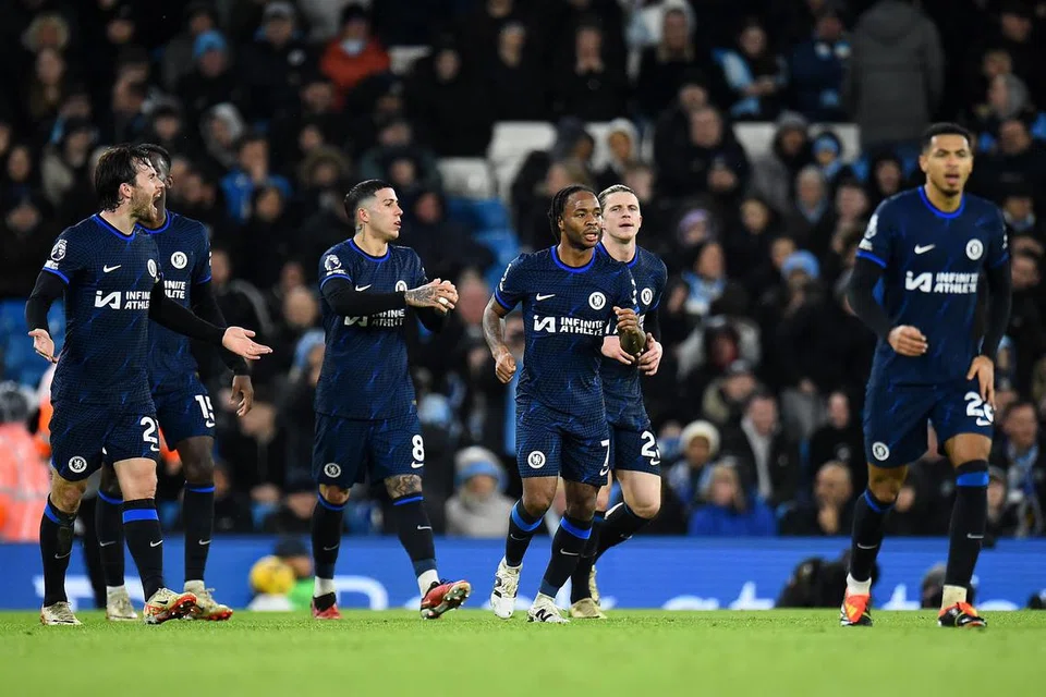 Form dan semangat juang pemain Chelsea sekarang tampak lebih baik, sebagaimana ditunjukkan mereka apabila mengikat Manchester City 1-1 dalam perlawanan liga baru-baru ini, dengan gol jaringan Raheem Sterling (kanan). 
