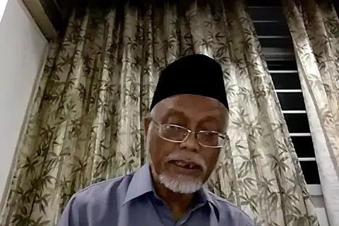 TANAM SEMANGAT MEMBERI: Ustaz Pasuni Maulan berkata masyarakat setempat hendaklah berusaha untuk menjadi orang yang memberi dan tidak hanya mengharapkan bantuan pemerintah semata-mata. - Foto BH oleh AFIRA NAQILLA