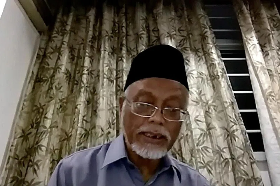 TANAM SEMANGAT MEMBERI: Ustaz Pasuni Maulan berkata masyarakat setempat hendaklah berusaha untuk menjadi orang yang memberi dan tidak hanya mengharapkan bantuan pemerintah semata-mata. - Foto BH oleh AFIRA NAQILLA