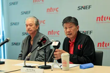 Setiausaha Agung Kongres Kesatuan Sekerja Kebangsaan (NTUC), Encik Ng Chee Meng (kanan), dan Presiden Persekutuan Majikan Kebangsaan Singapura (Snef), Dr Robert Yap (kiri), berkata pekerja dan perniagaan bimbang tentang prospek ekonomi untuk 2024.