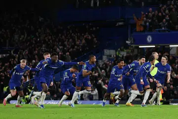 BANGKIT SEMULA: Para pemain Chelsea meraikan kemenangan sepakan penalti penentu mereka ke atas Newcastle untuk mara ke peringkat separuh akhir Piala Liga. 