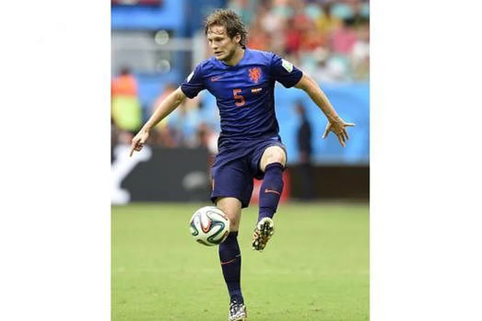 DALEY BLIND: Patahkan serangan Sepanyol sambil cipta dua peluang gol bagi pasukannya. - Foto AFP