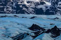 DESTINASI PILIHAN: Meskipun popular di kalangan pelancong, kini muncul pula masalah sosial yang dihadapi sebahagian kawasan di Iceland. - Foto fail