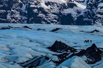 DESTINASI PILIHAN: Meskipun popular di kalangan pelancong, kini muncul pula masalah sosial yang dihadapi sebahagian kawasan di Iceland. - Foto fail