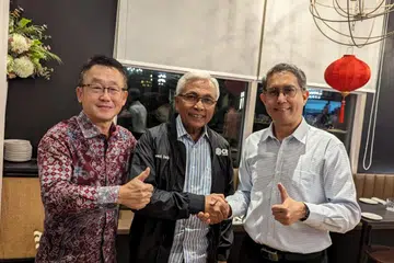 (Dari kanan) Menteri Negara (Ehwal Dalam Negeri merangkap Pembangunan Negara), Profesor Madya Dr Muhammad Faishal Ibrahim; mantan Pengerusi Majlis Mencegah Penyalahgunaan Dadah Kebangsaan (NCADA), Encik Hawazi Daipi dan pengerusi terkini NCADA, Encik Tan Chong Huat, dalam satu majlis makan malam.