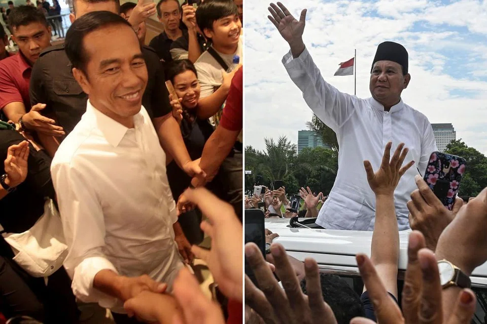 DI LANDASAN KEMENANGAN: Hasil penghitungan awal sejauh ini menunjukkan Presiden Jokowi (kiri) berada dalam keadaan selesa untuk memenangi pilihan raya presiden 2019, mengatasi pesaingnya, Encik Prabowo Subianto (kanan) dengan tanda-tanda awal turut menunjukkan kemungkinan kemenangan itu dengan majoriti yang lebih besar berbanding pilihan raya presiden 2014. - Foto EPA-EFE, AFP